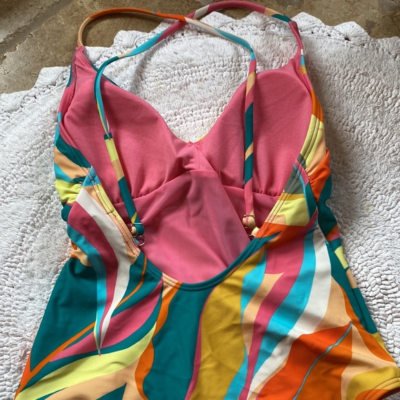 NWT Swimsuit - Size 4 - Picture 2 of 3